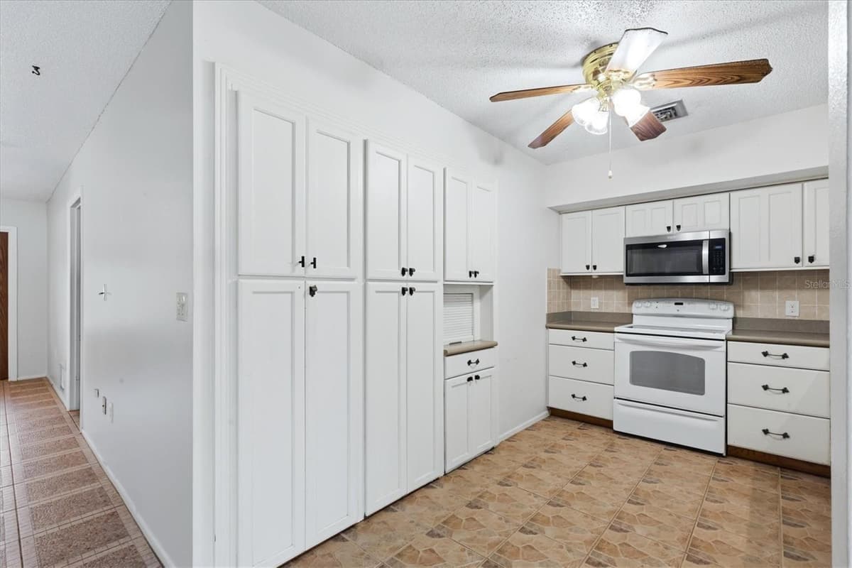 7067 NATALIE STREET — photo 13 of 32