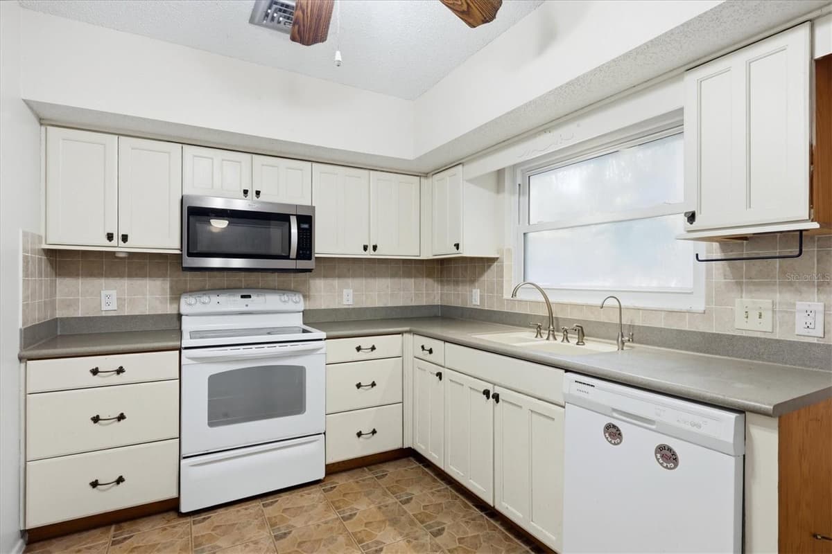 7067 NATALIE STREET — photo 15 of 32