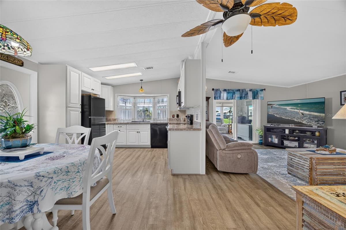 503 LA PLAYA CIRCLE — photo 3 of 37