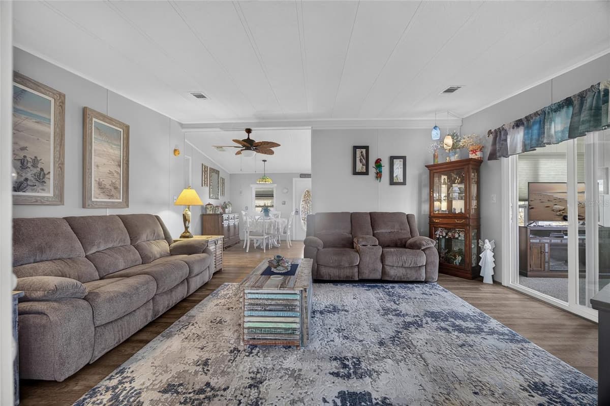 503 LA PLAYA CIRCLE — photo 11 of 37