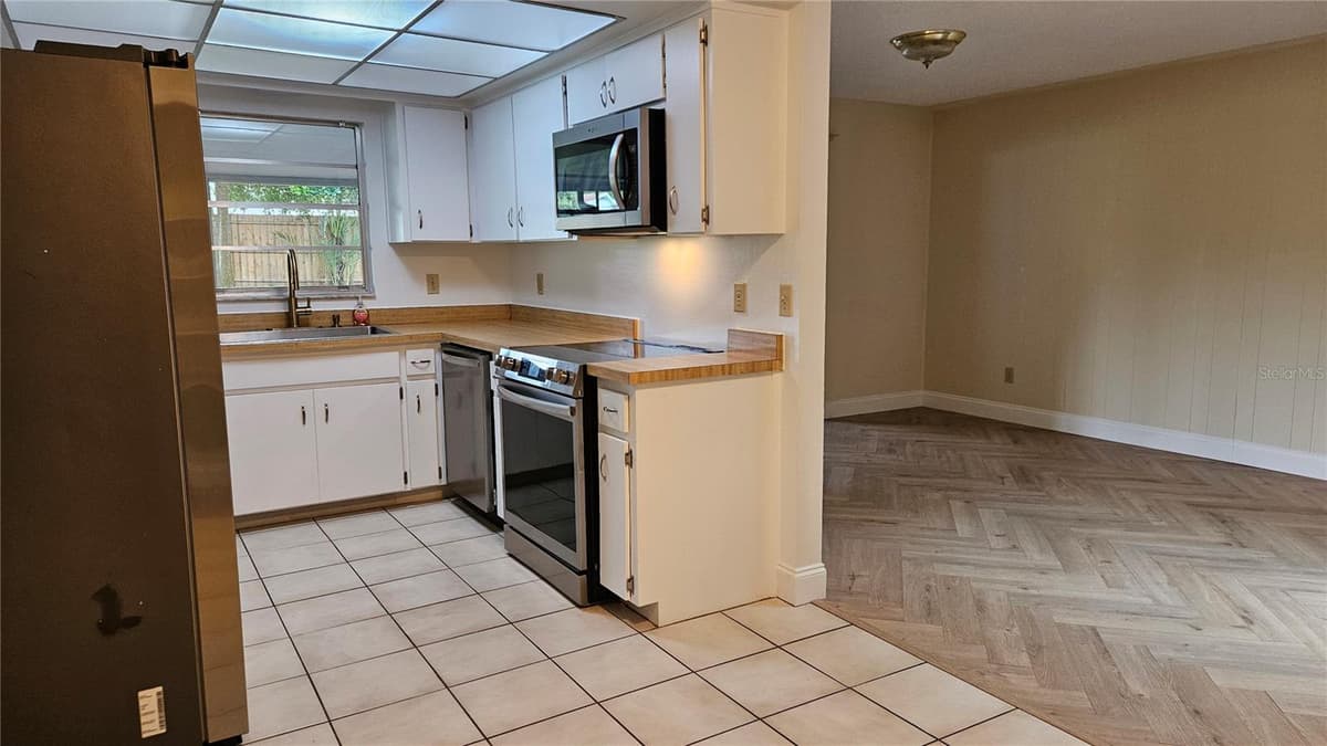 410 BROADVIEW AVENUE — photo 14 of 45