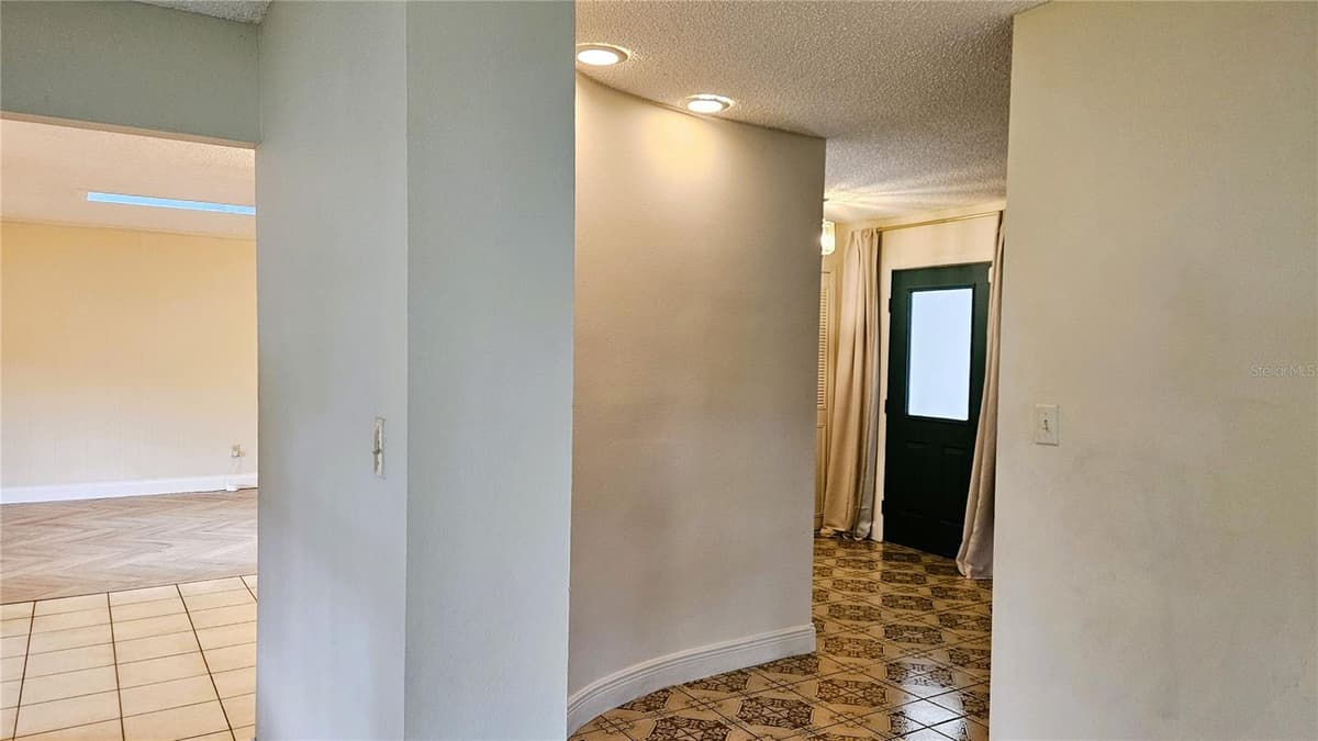 410 BROADVIEW AVENUE — photo 7 of 45