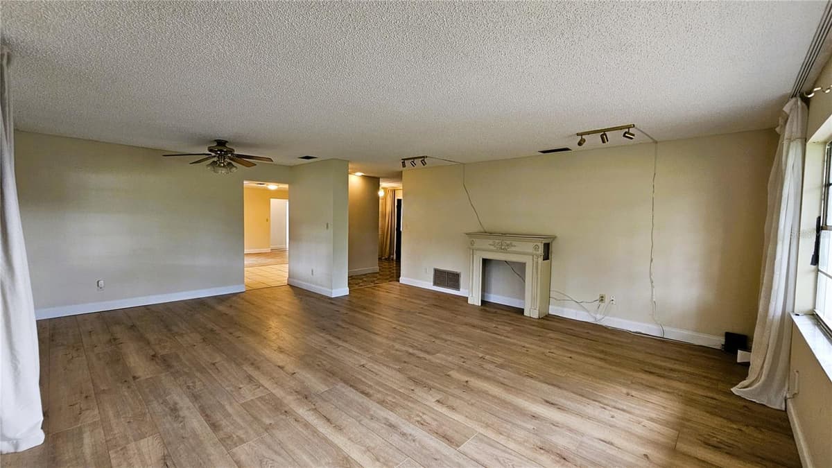 410 BROADVIEW AVENUE — photo 17 of 45