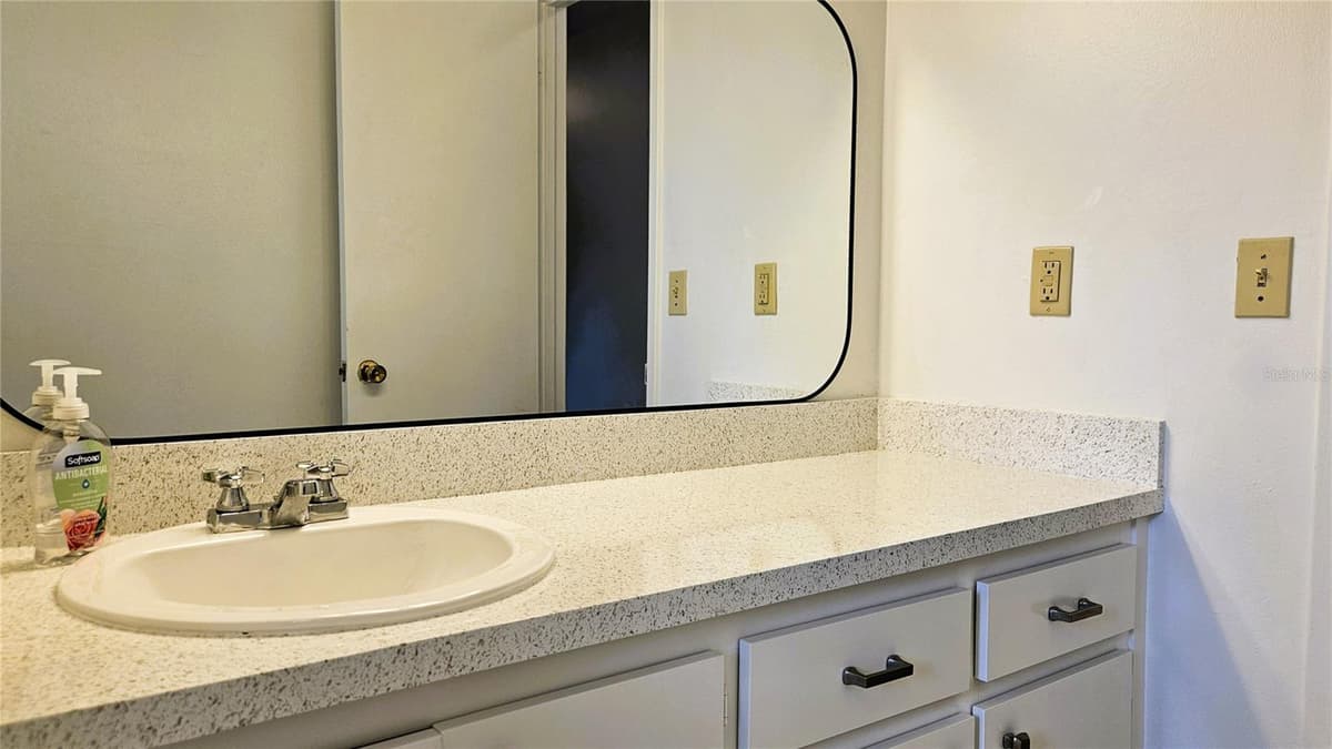 410 BROADVIEW AVENUE — photo 27 of 45