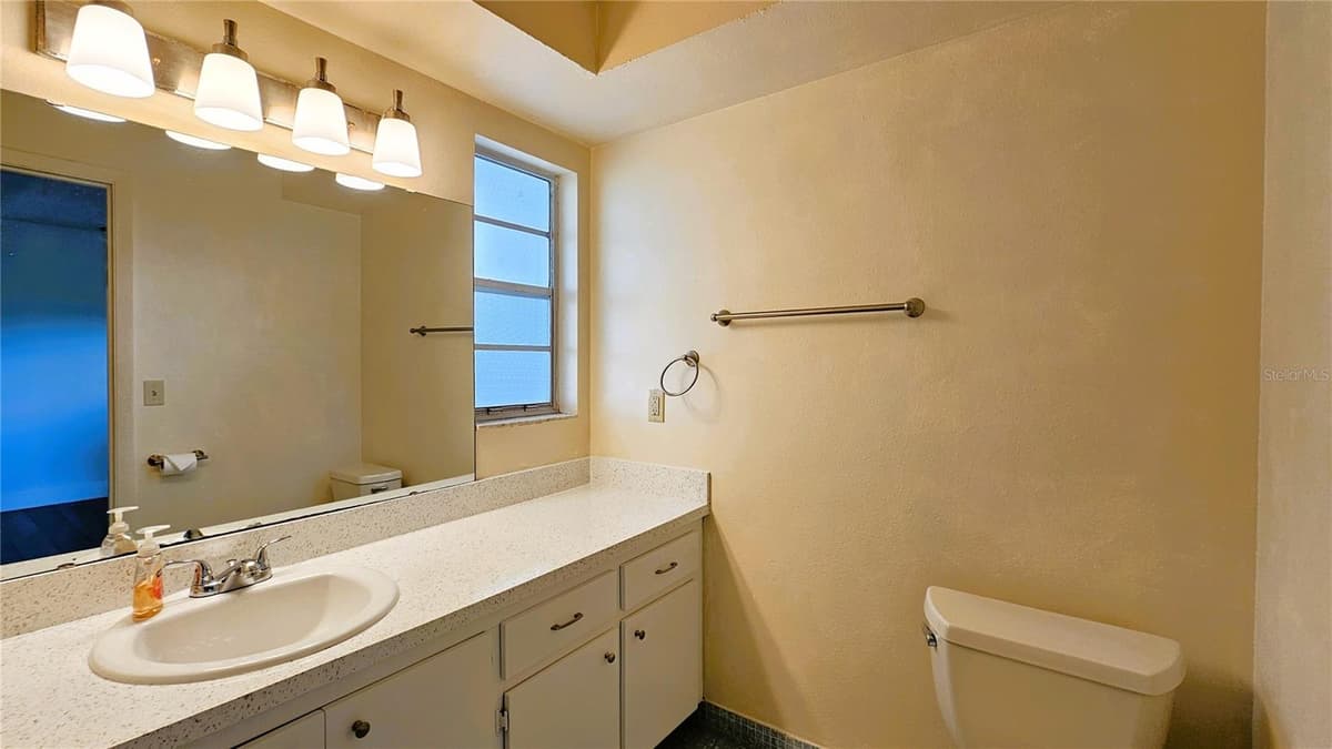 410 BROADVIEW AVENUE — photo 36 of 45