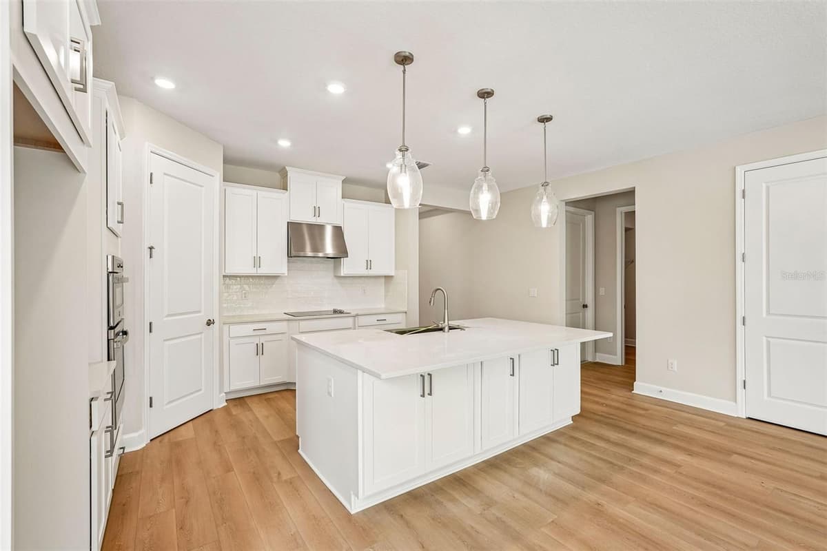 7028 FOXBORO WAY — photo 11 of 47