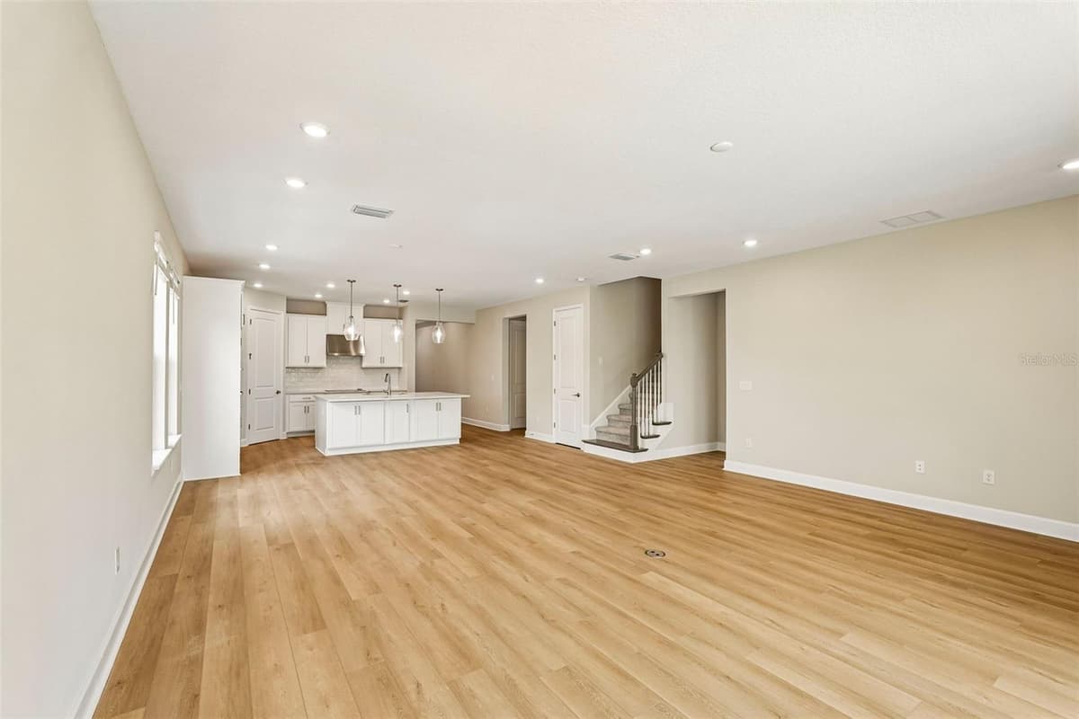 7028 FOXBORO WAY — photo 10 of 47