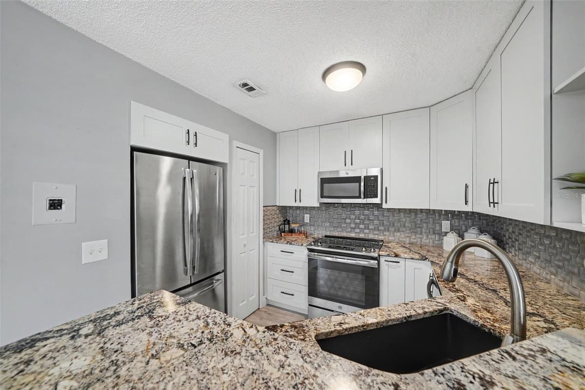 610 COLORADO PLACE — photo 12 of 27