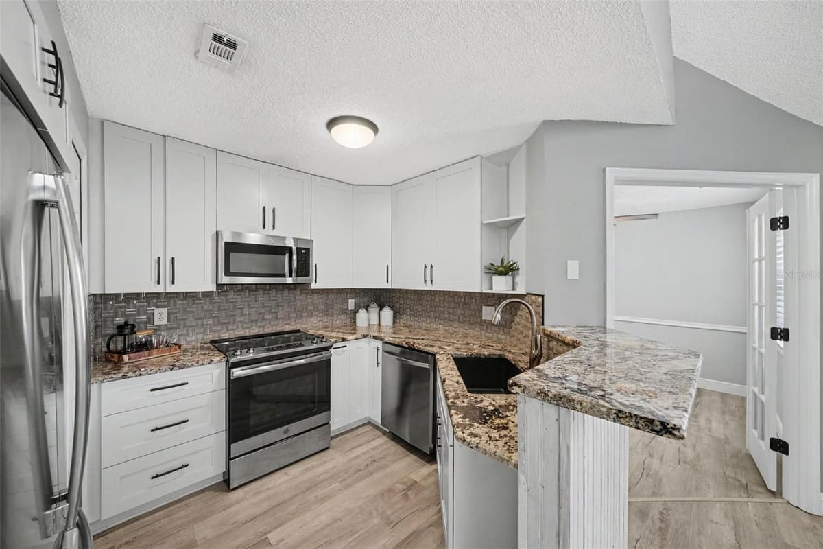 610 COLORADO PLACE — photo 3 of 27