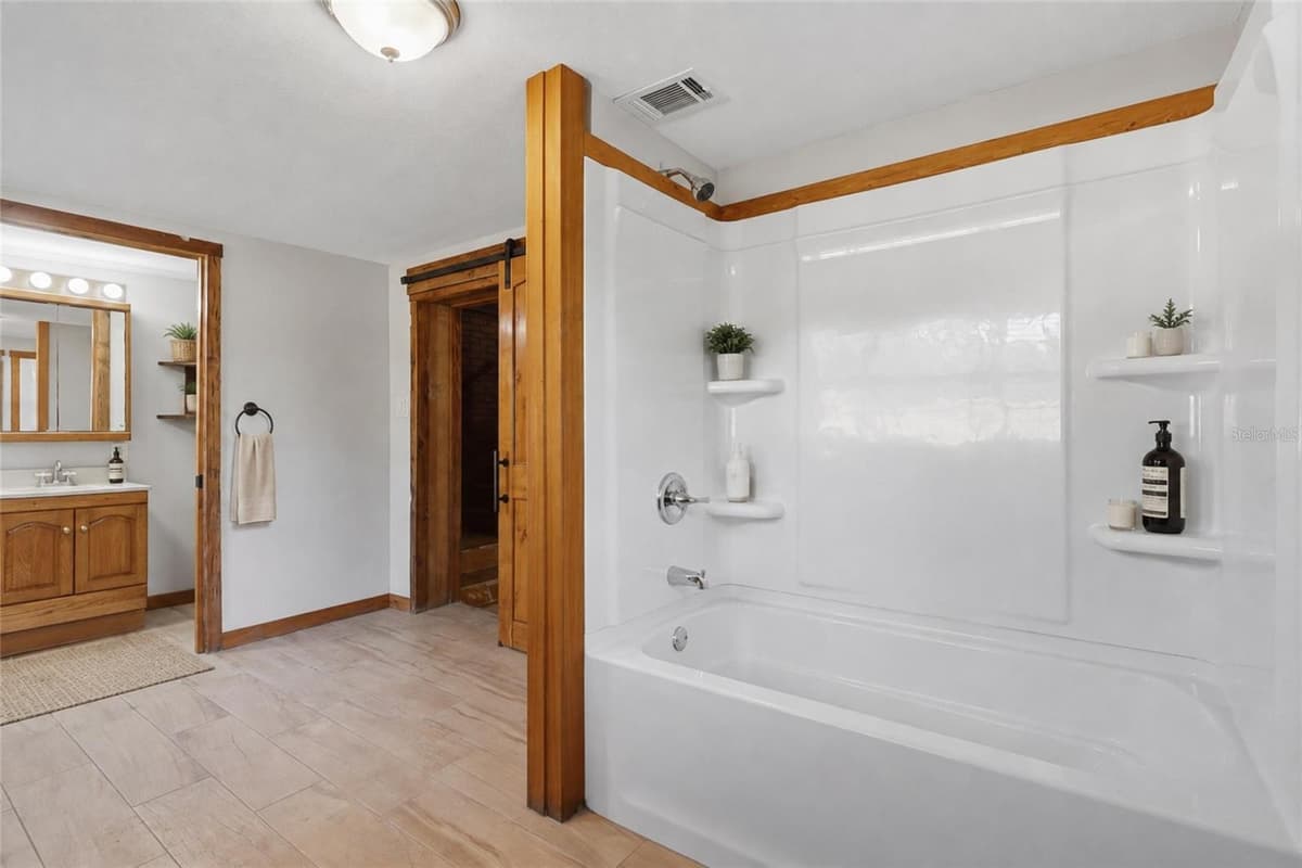 37715 DIXIE AVENUE — photo 15 of 27