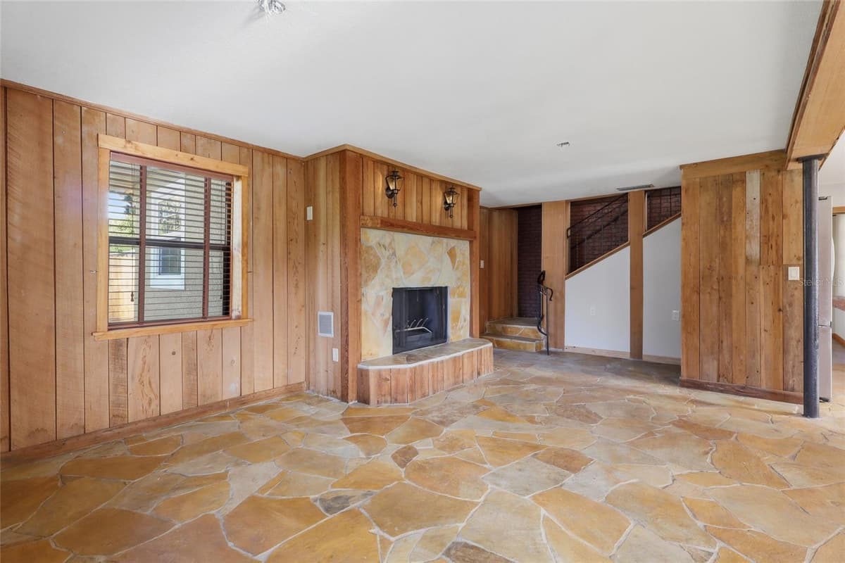 37715 DIXIE AVENUE — photo 7 of 27