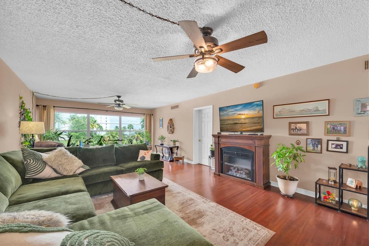 6363 GULF WINDS DRIVE — photo 6 of 38