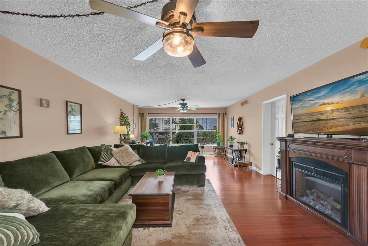 6363 GULF WINDS DRIVE — photo 8 of 38