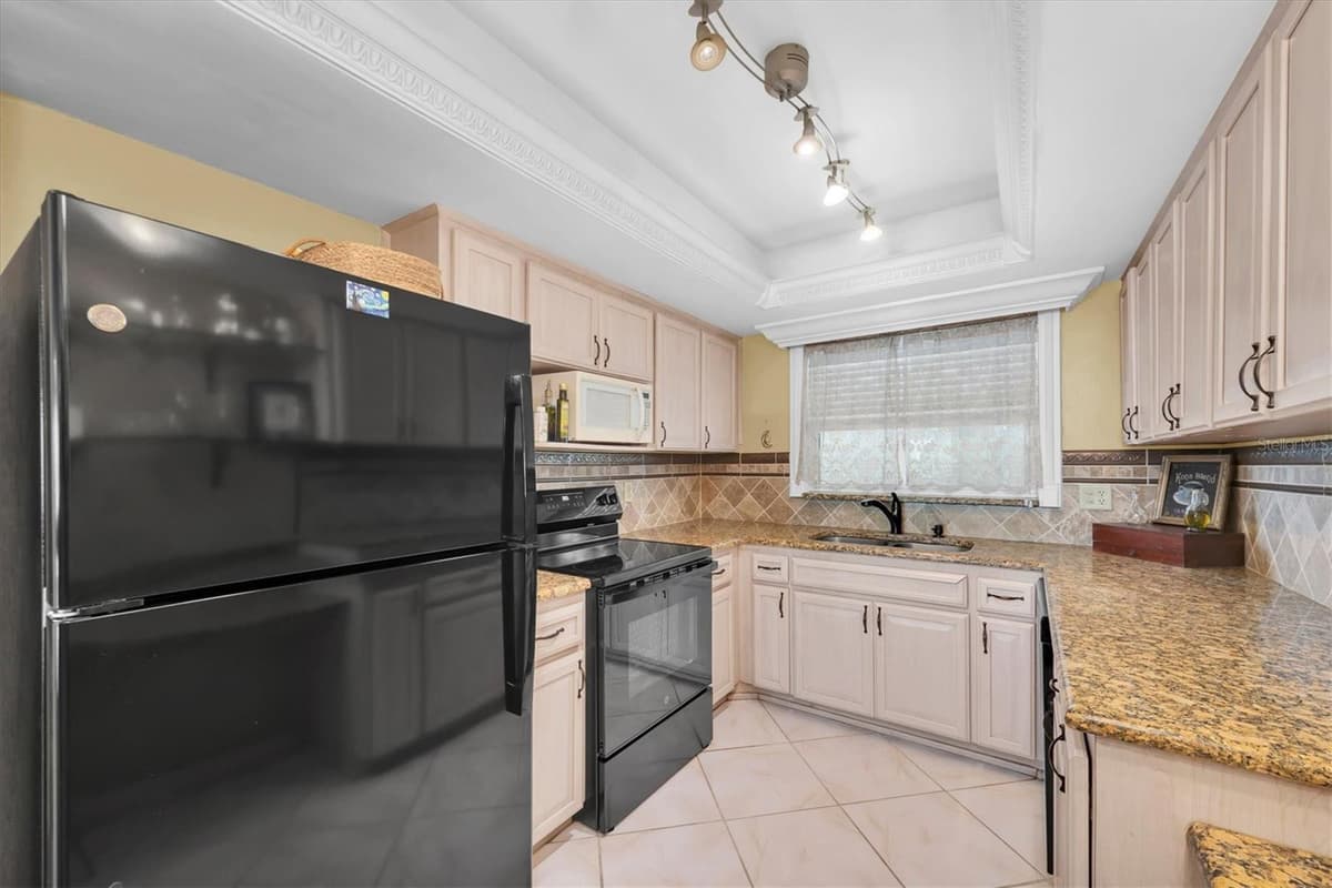 6363 GULF WINDS DRIVE — photo 14 of 38