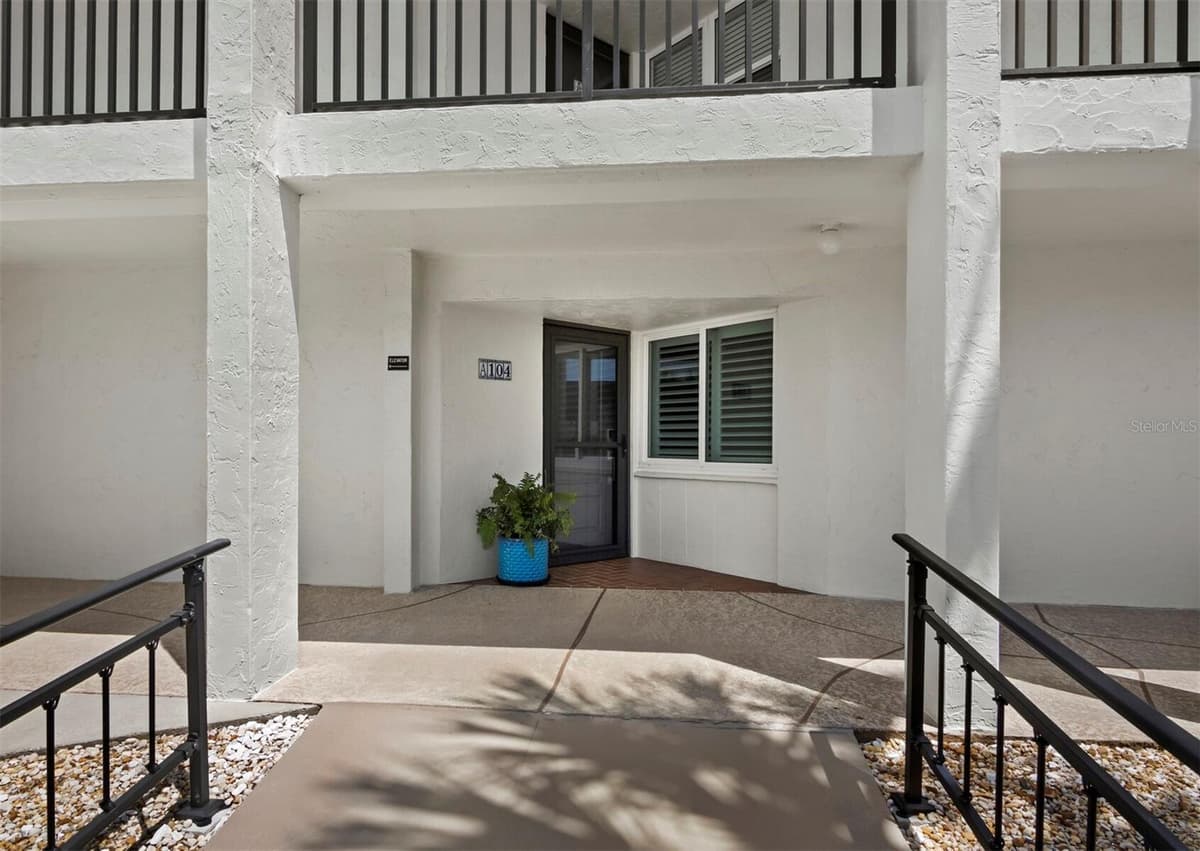 448 GULF OF MEXICO DRIVE — photo 3 of 63