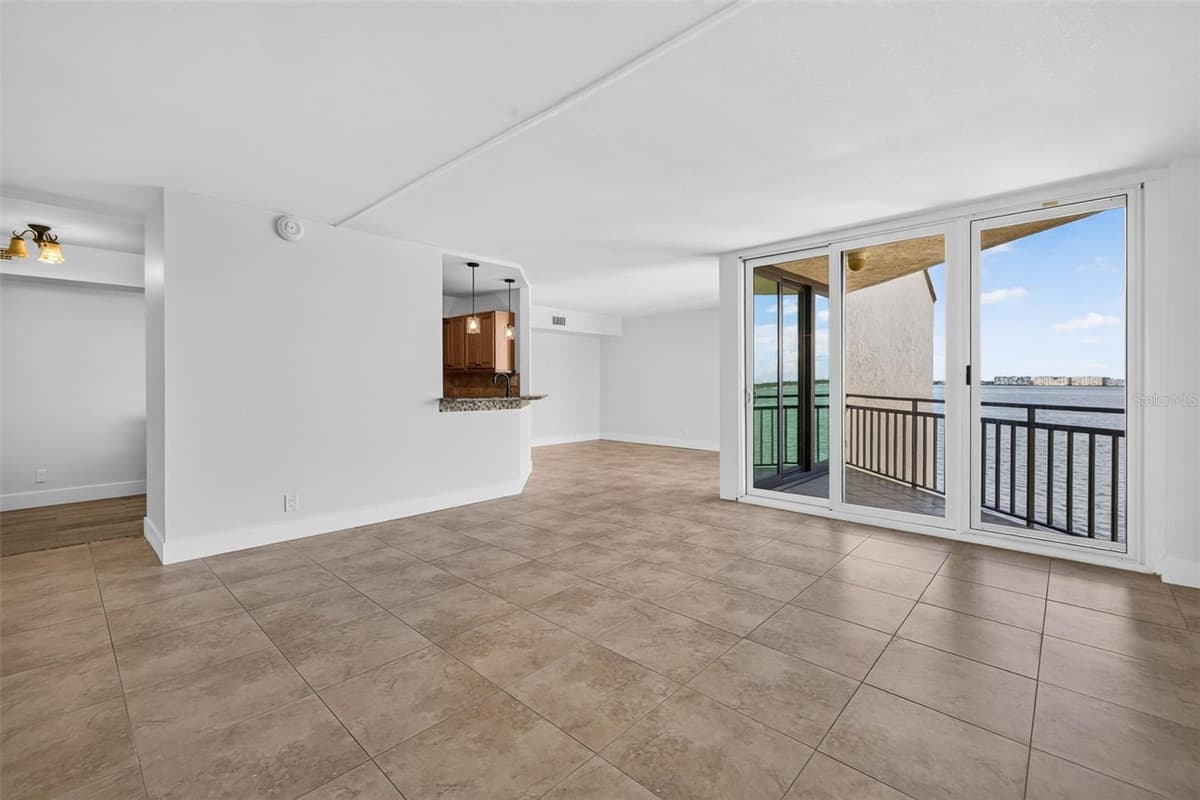 5541 PUERTA DEL SOL BOULEVARD — photo 6 of 37