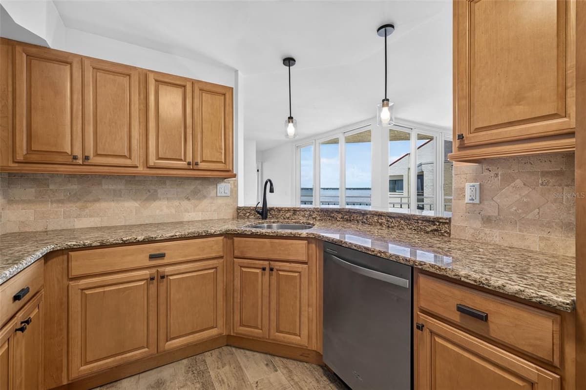 5541 PUERTA DEL SOL BOULEVARD — photo 14 of 37