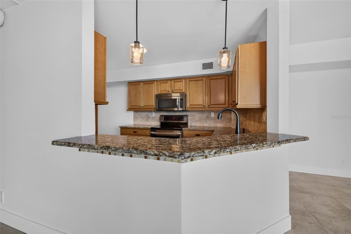 5541 PUERTA DEL SOL BOULEVARD — photo 7 of 37
