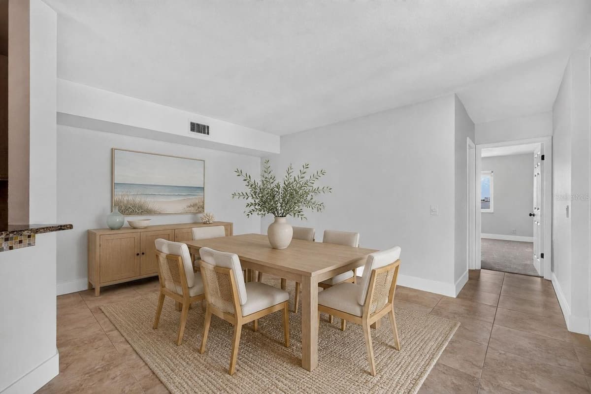 5541 PUERTA DEL SOL BOULEVARD — photo 9 of 37