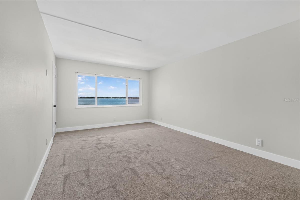 5541 PUERTA DEL SOL BOULEVARD — photo 17 of 37