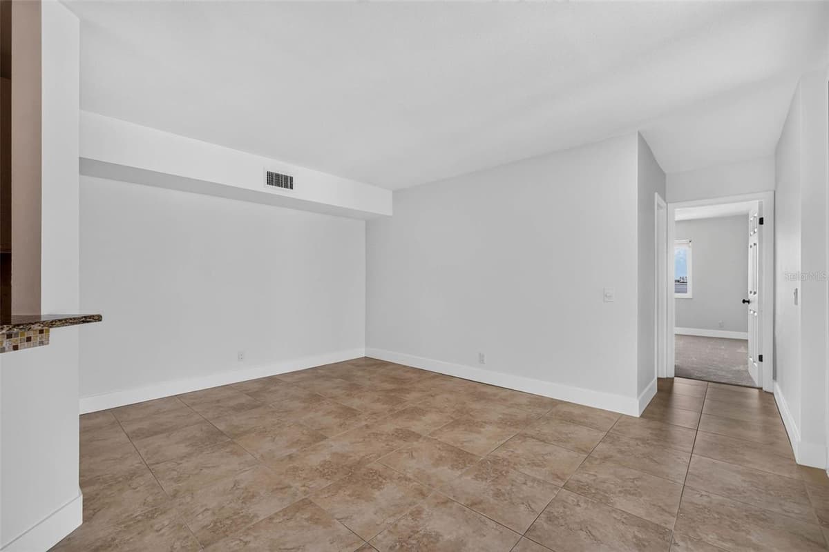 5541 PUERTA DEL SOL BOULEVARD — photo 8 of 37
