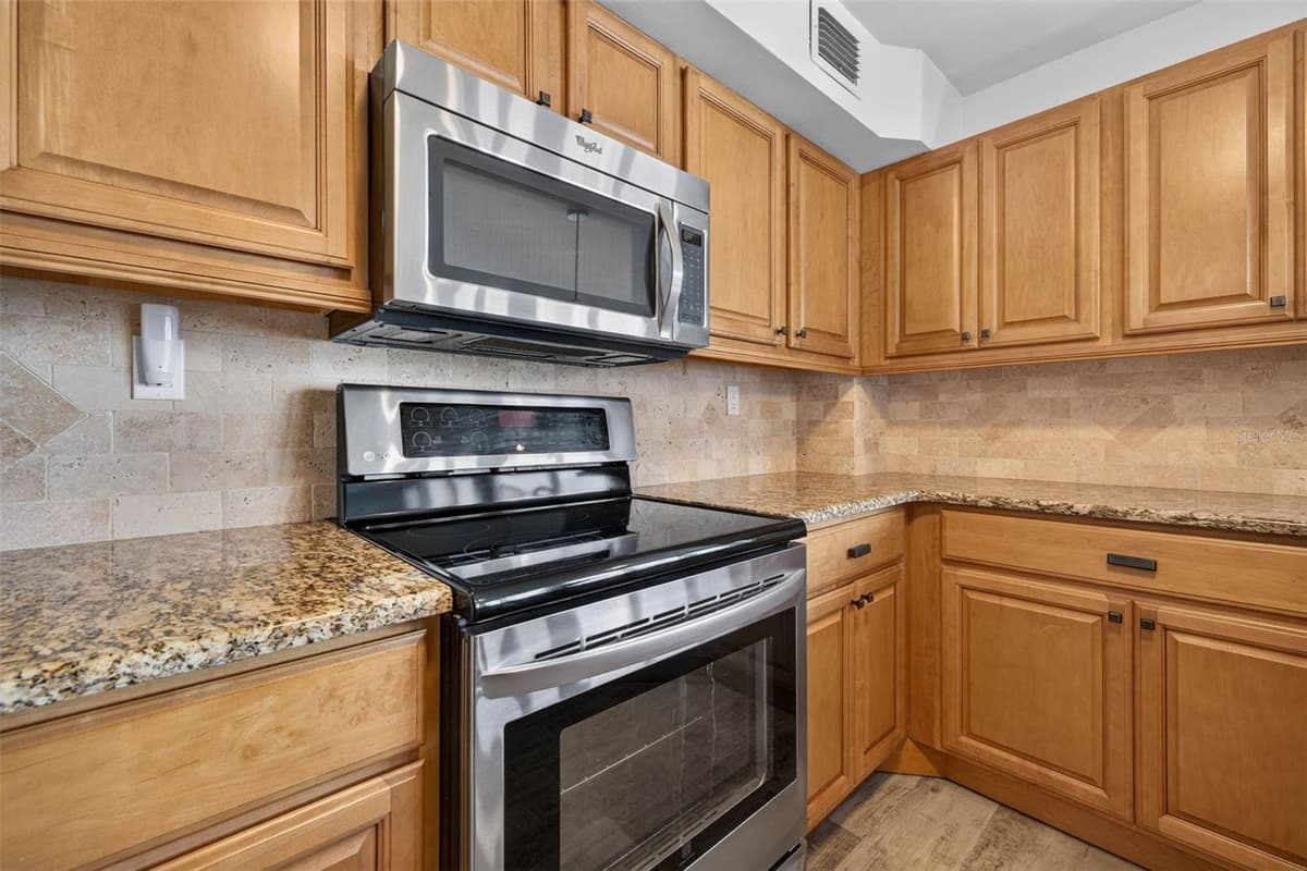 5541 PUERTA DEL SOL BOULEVARD — photo 15 of 37