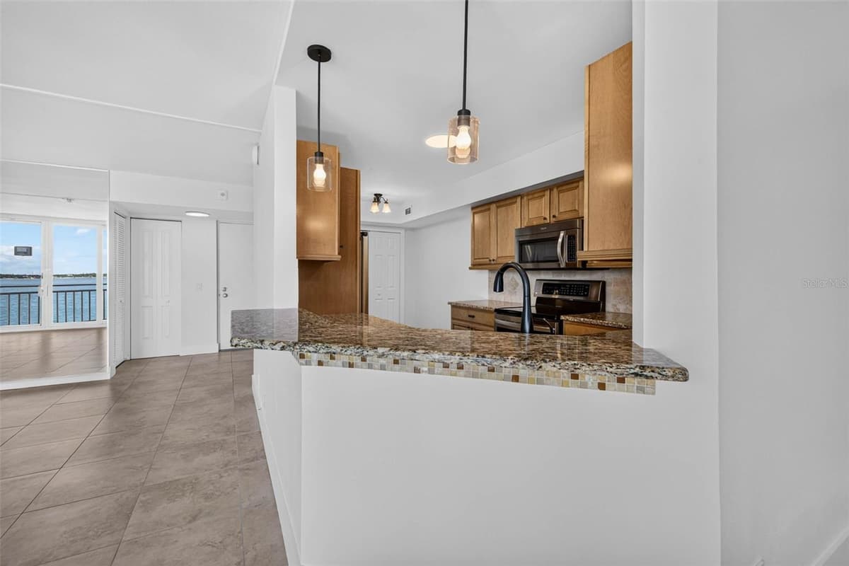 5541 PUERTA DEL SOL BOULEVARD — photo 11 of 37