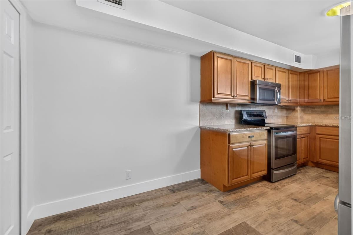 5541 PUERTA DEL SOL BOULEVARD — photo 12 of 37