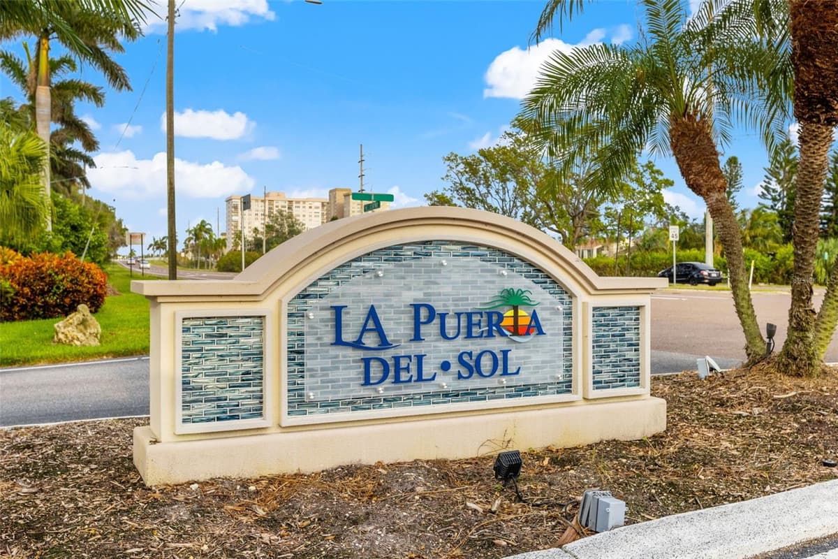 5541 PUERTA DEL SOL BOULEVARD — photo 31 of 37
