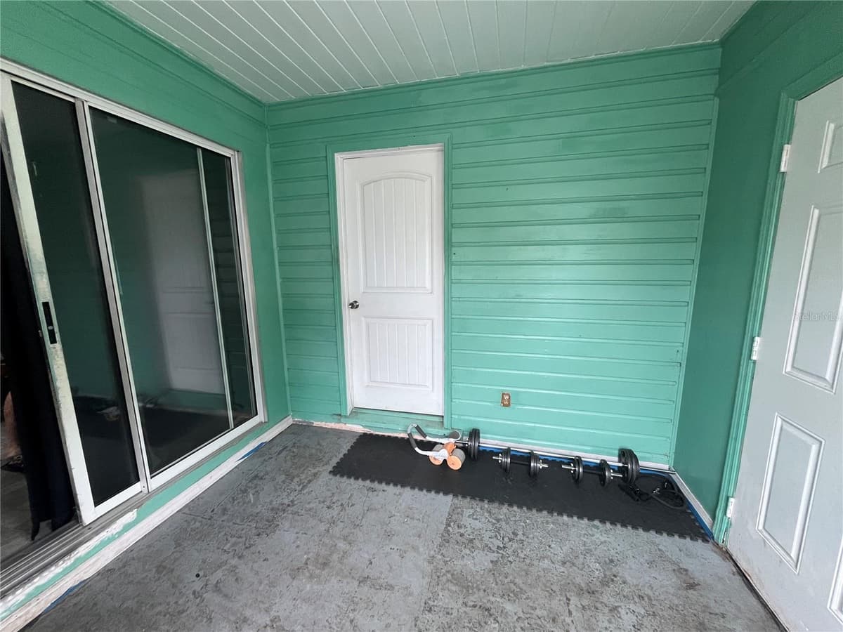 33 JOHNSON AVENUE — photo 3 of 23