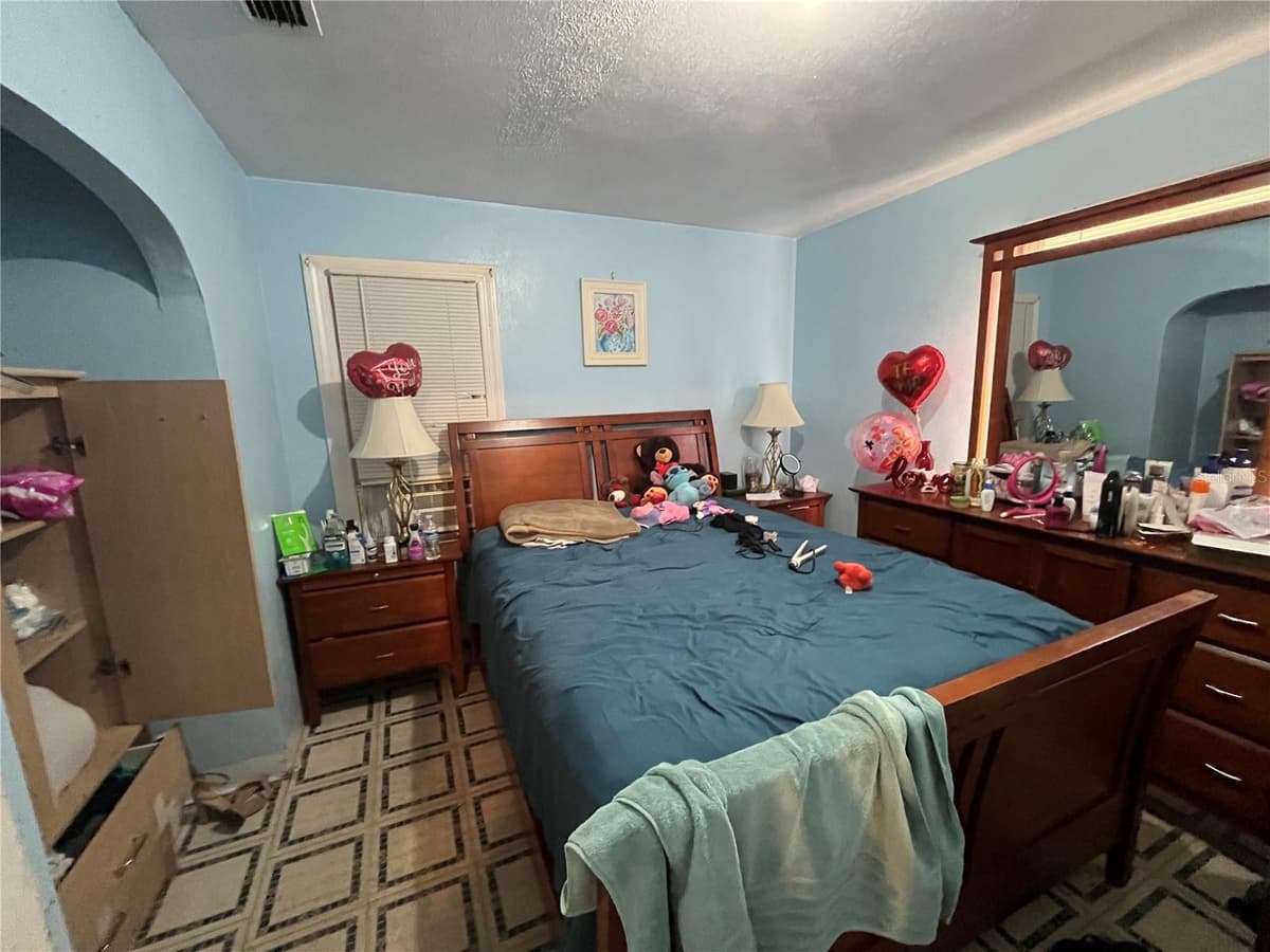 33 JOHNSON AVENUE — photo 11 of 23