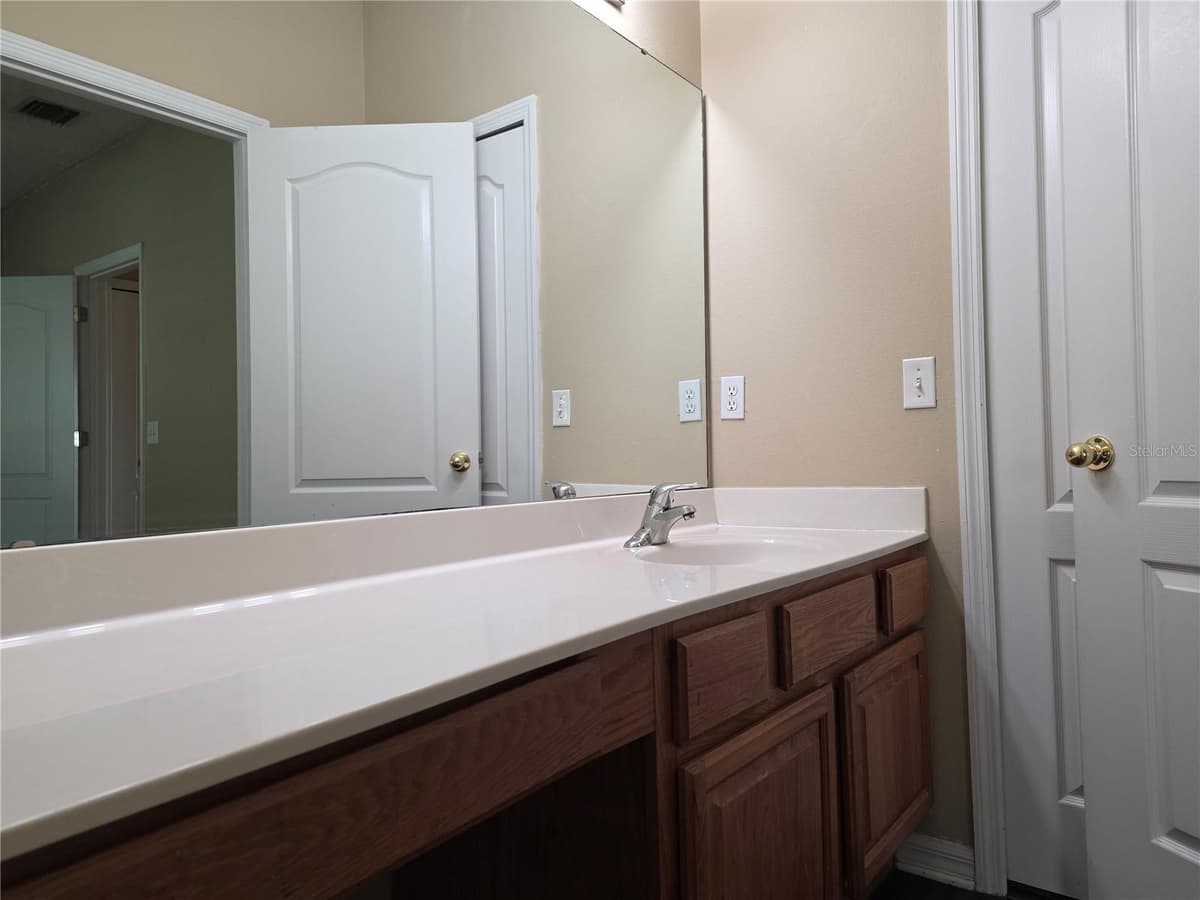 600 NORTHERN WAY — photo 15 of 27