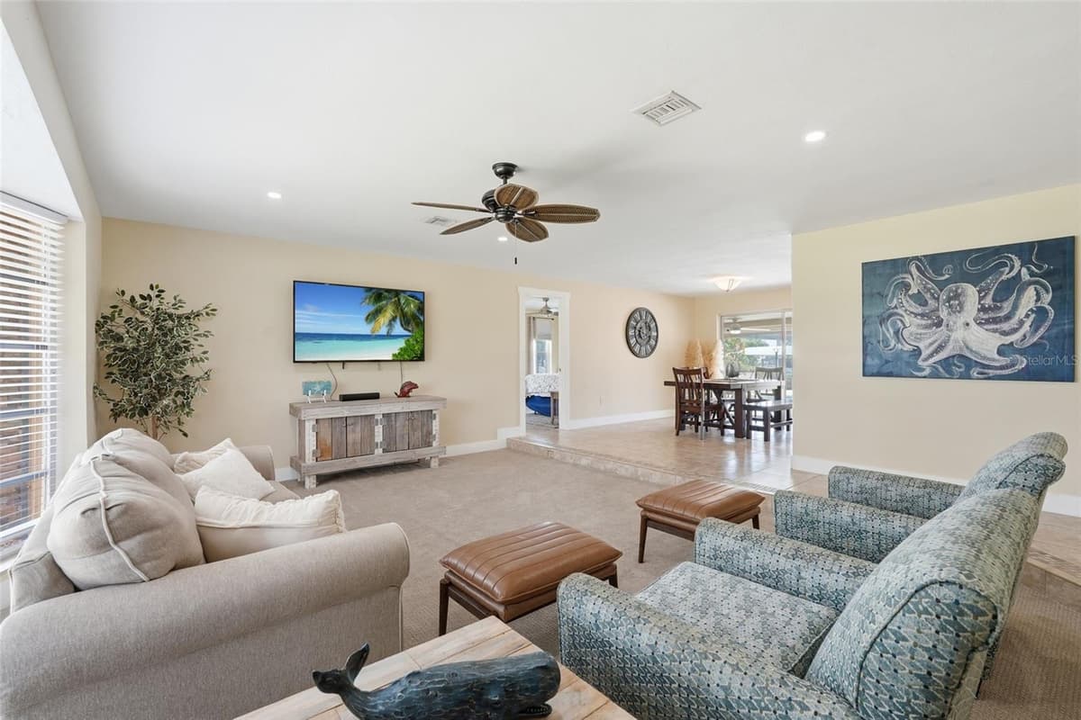 418 AVALON DRIVE — photo 4 of 50