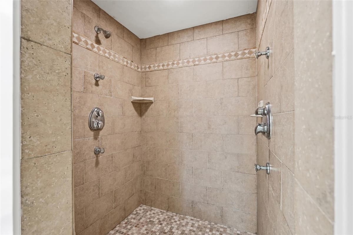 418 AVALON DRIVE — photo 23 of 50