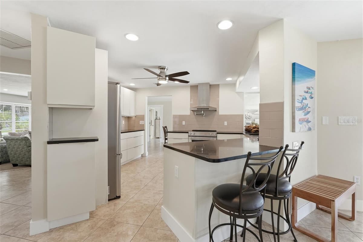 418 AVALON DRIVE — photo 16 of 50