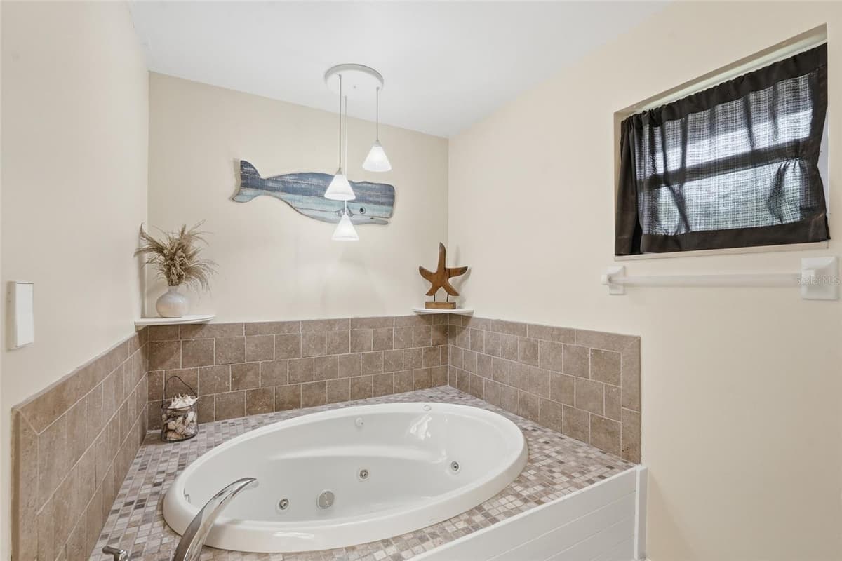 418 AVALON DRIVE — photo 21 of 50