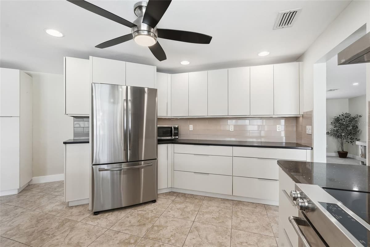 418 AVALON DRIVE — photo 17 of 50