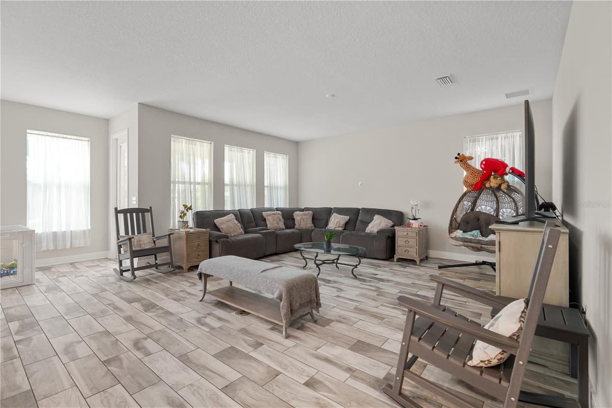 1415 CRYSTAL LAKE DRIVE — photo 17 of 63