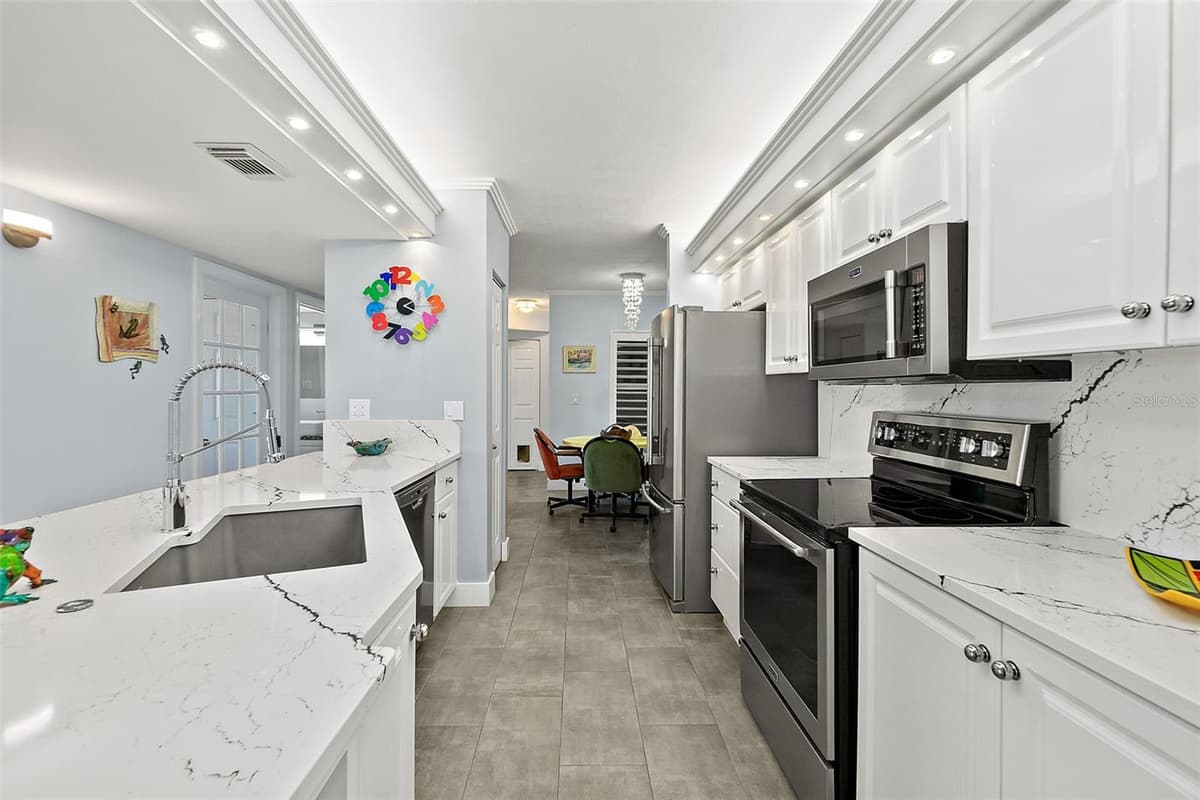 3425 ATLANTIC AVENUE — photo 13 of 54