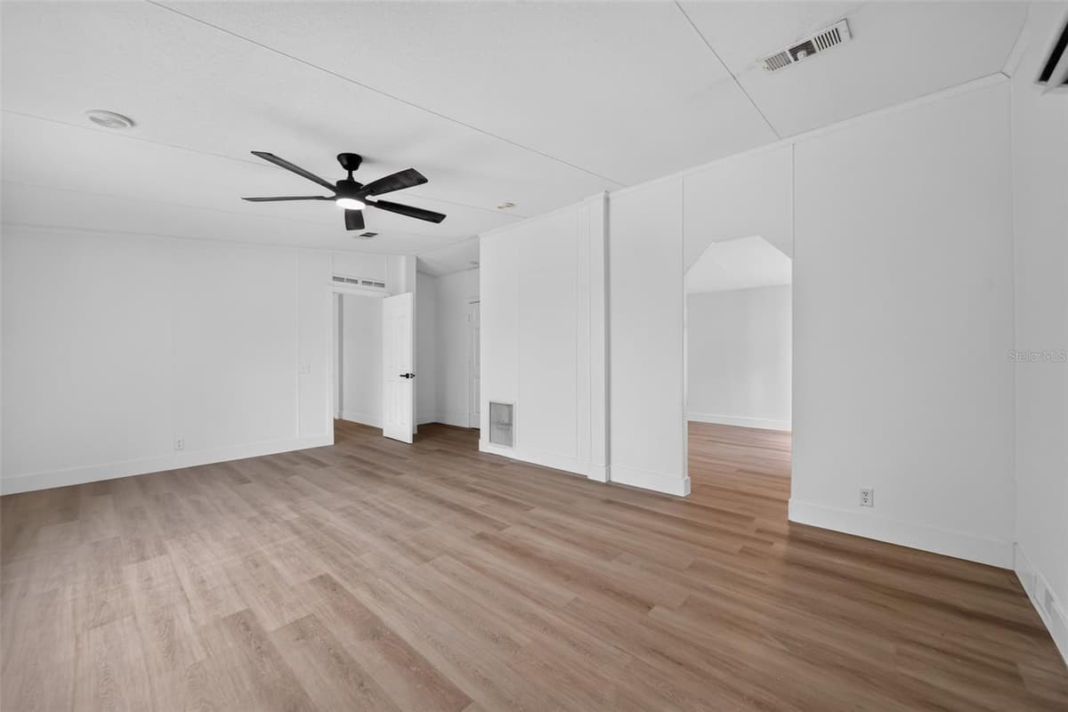 10213 UNION PARK DRIVE — photo 4 of 24