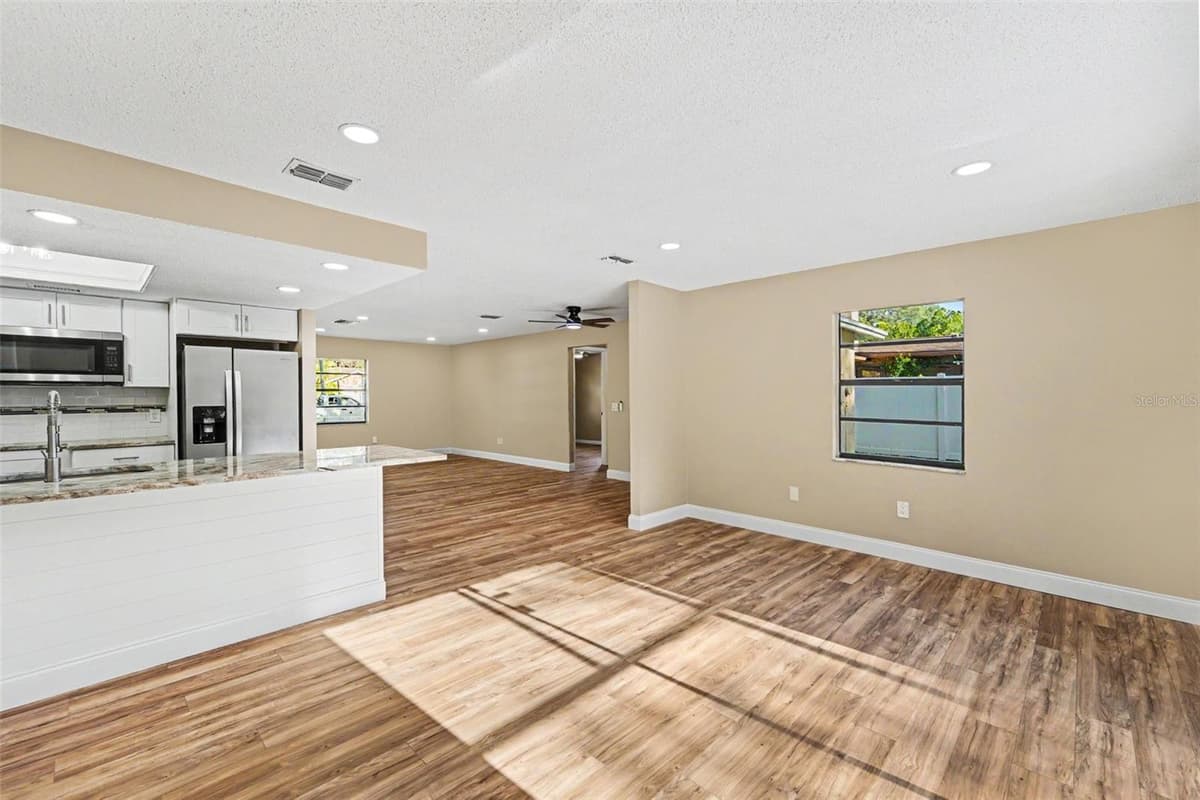 1364 DILL AVENUE — photo 9 of 26