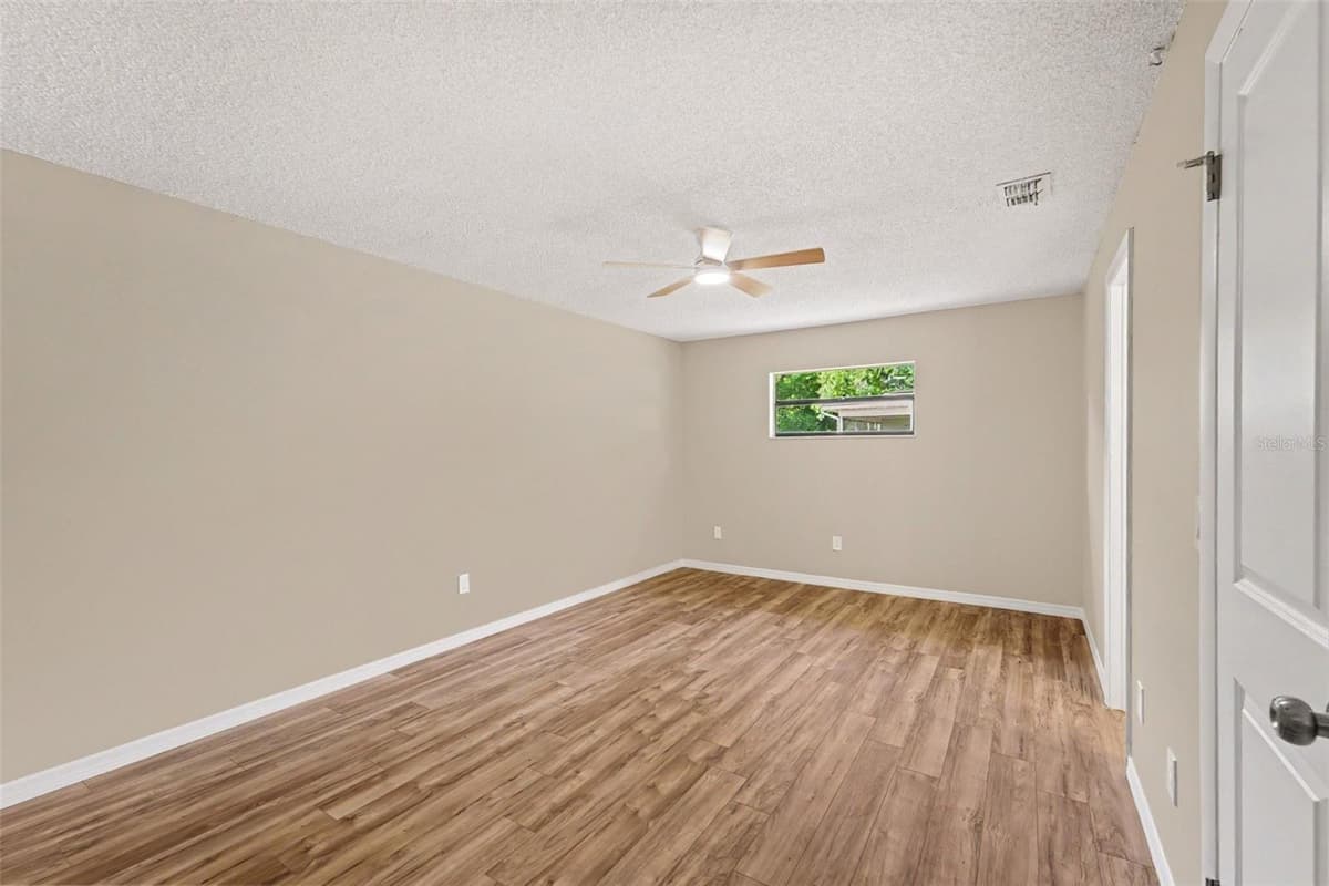 1364 DILL AVENUE — photo 14 of 26