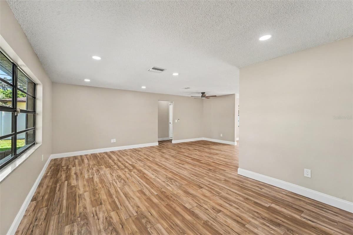 1364 DILL AVENUE — photo 12 of 26