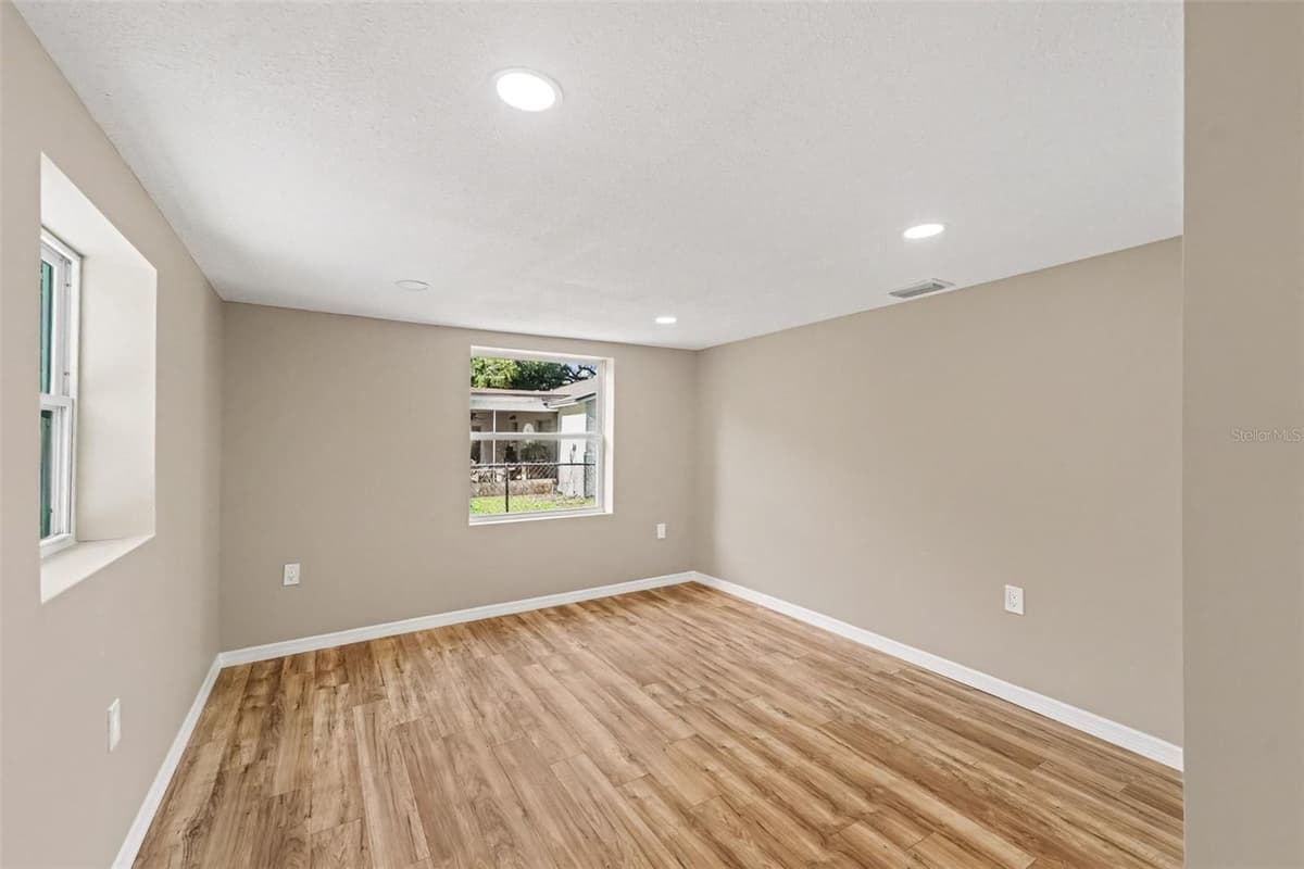 1364 DILL AVENUE — photo 13 of 26