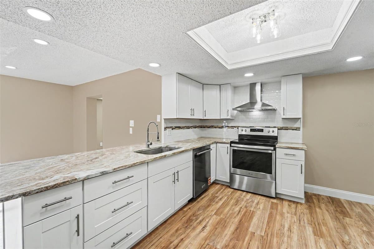 1364 DILL AVENUE — photo 7 of 26
