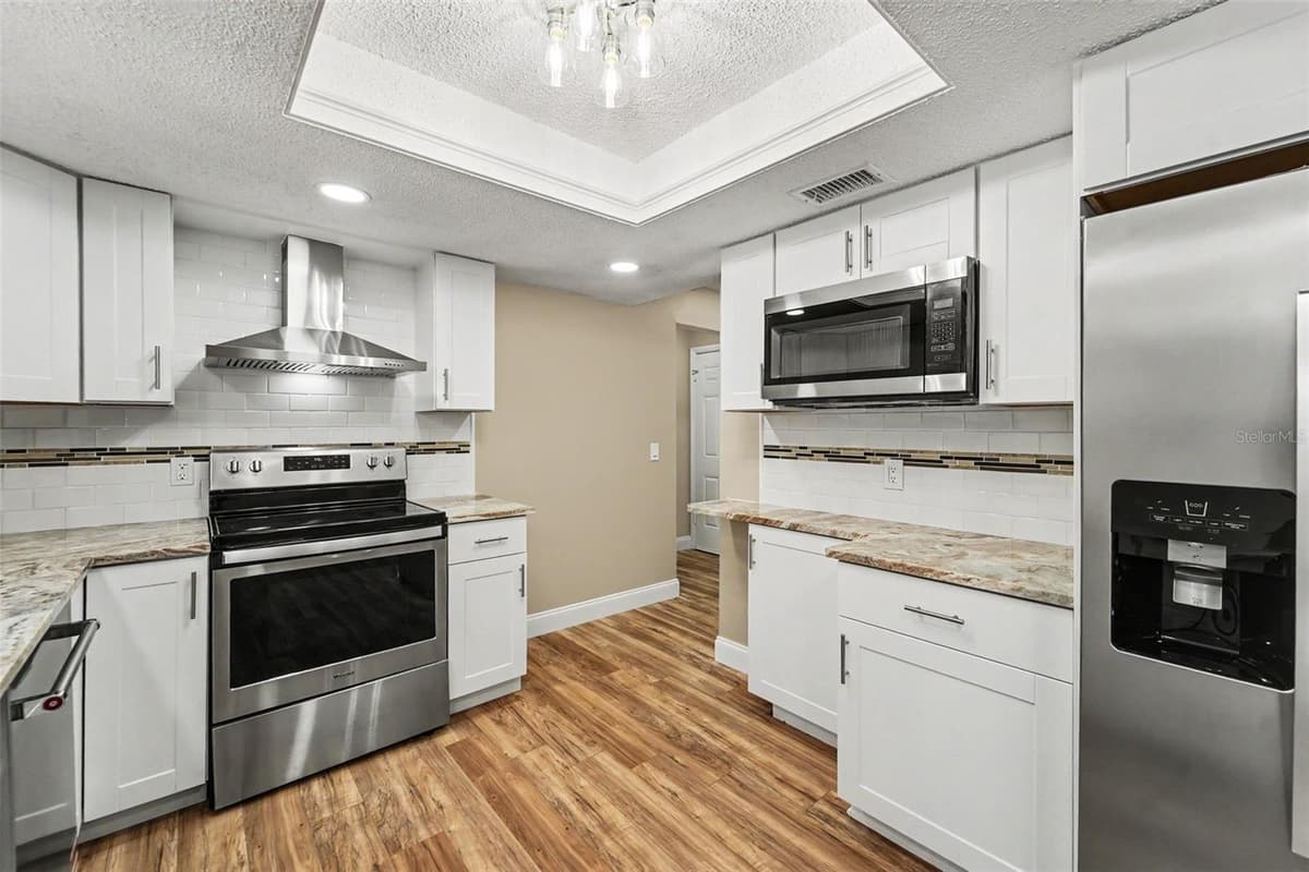 1364 DILL AVENUE — photo 5 of 26