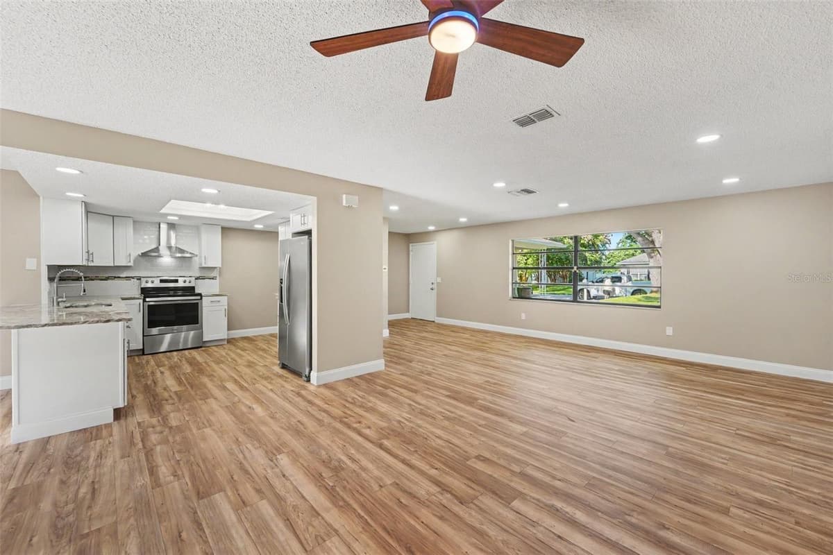 1364 DILL AVENUE — photo 8 of 26