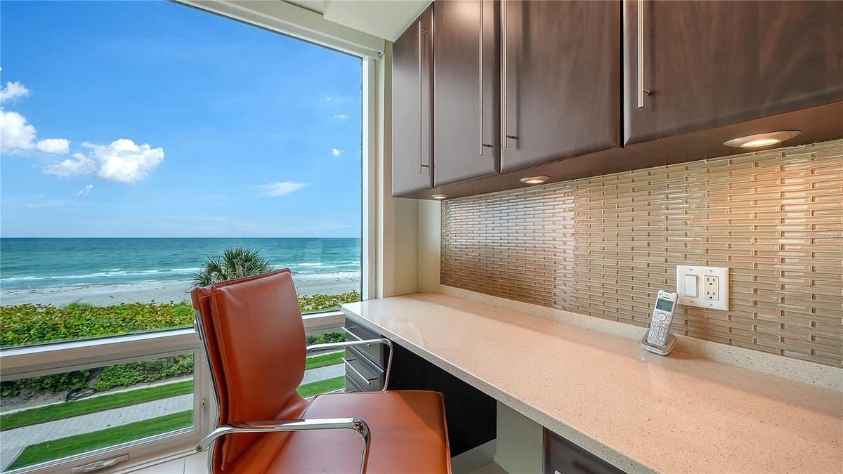 2425 GULF OF MEXICO DRIVE — photo 17 of 48