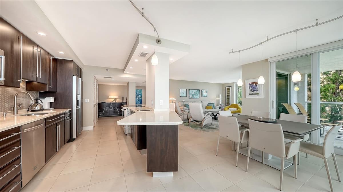 2425 GULF OF MEXICO DRIVE — photo 14 of 48