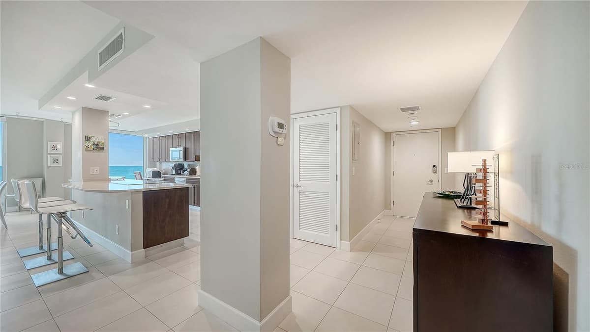 2425 GULF OF MEXICO DRIVE — photo 4 of 48